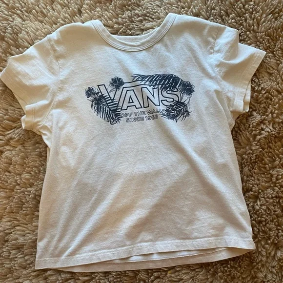 Vans, the green and crème shirts are small the white and green one is medium - Picture 4 of 8